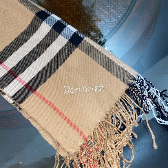 Authentic BURBERRY Scarf - Picture 2 of 8